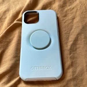 iPhone 13 OtterBox with pop socket case